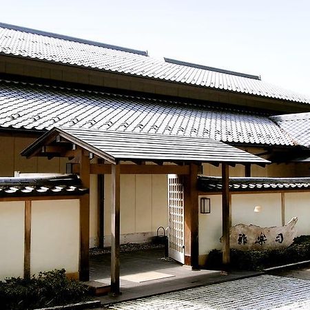 Menard Aoyama Resort: Wafukan Utatsukasa Iga Kültér fotó